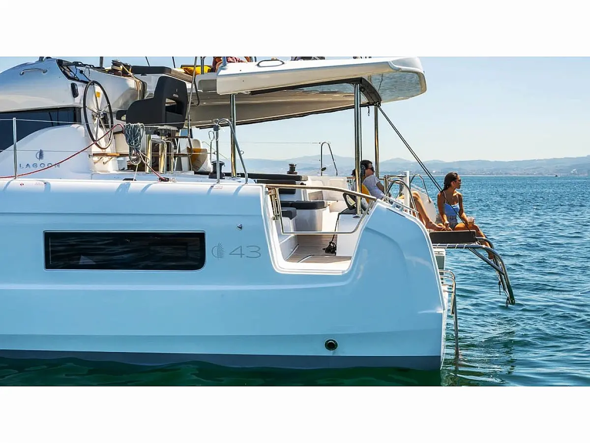 Lagoon 43