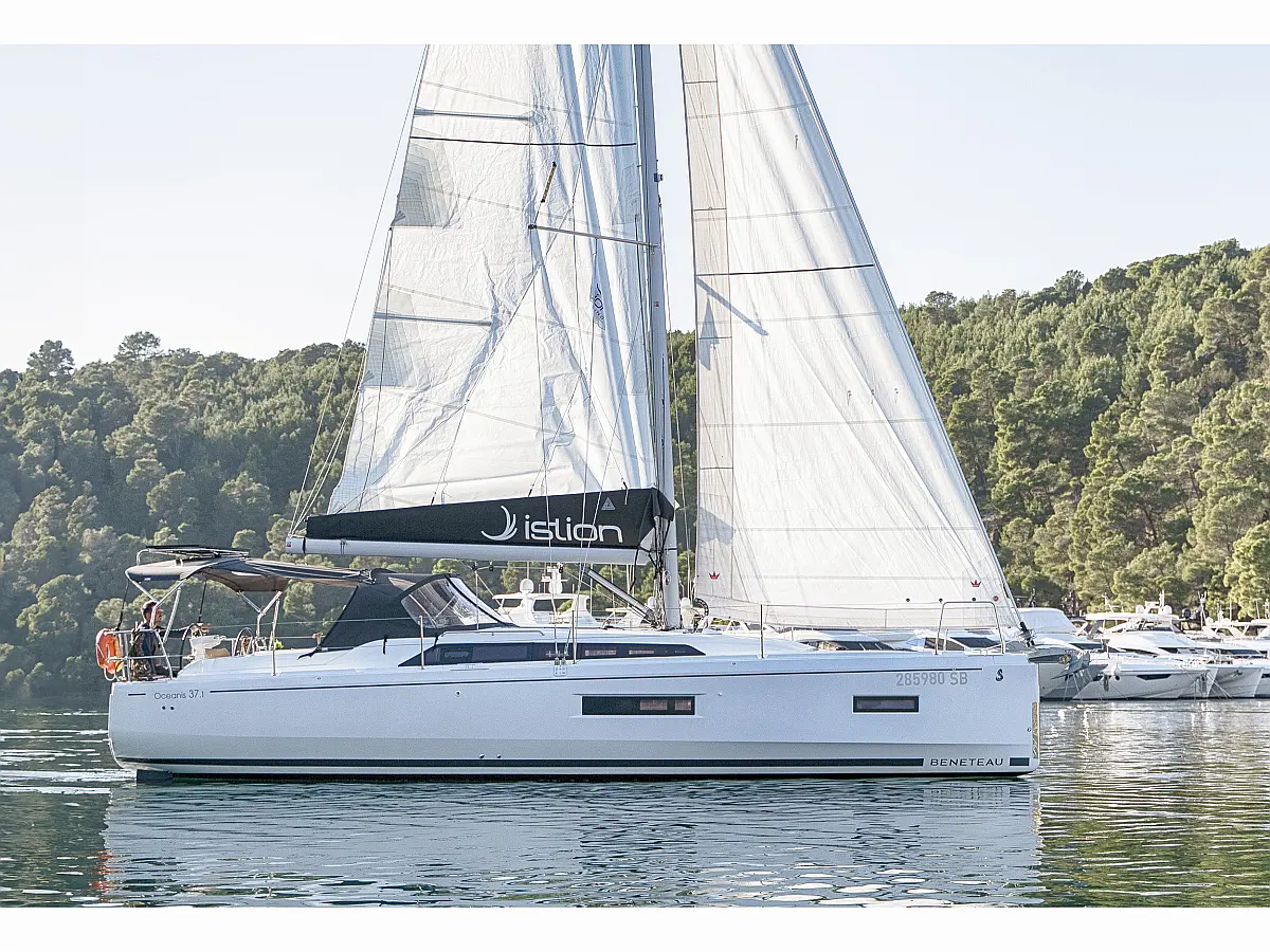 Oceanis 37.1