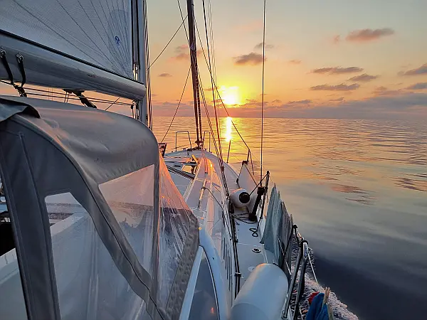 Monohull
